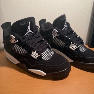 Nike Jordan 4 White Thunders